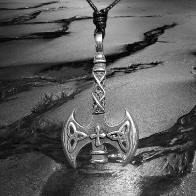 Pendentif Hache double avec Triquetta