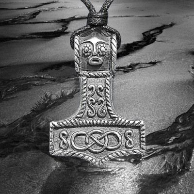 Pendentif en étain Le marteau de Thor, grand