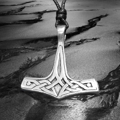 Pendentif Marteau de Thor celtic
