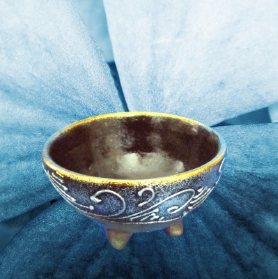 Witches Tripod Incense Bowl Ceramic Black/Gold