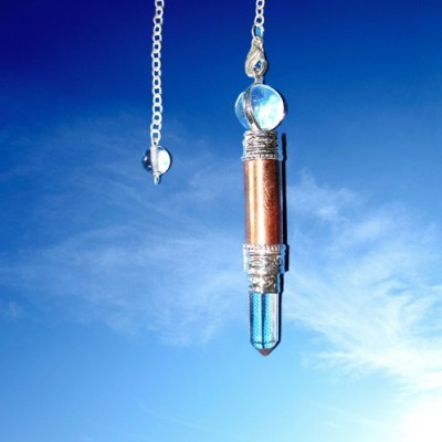 Pendulum de cuivre et de métal blanc en cristal de roche