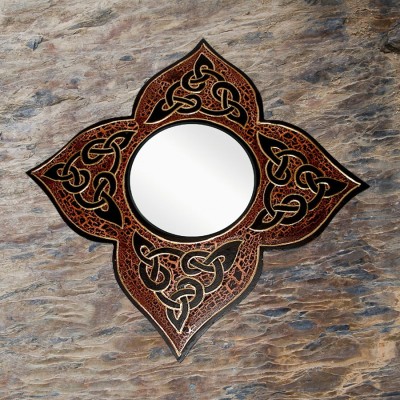 Miroir contour de fleur avec nœud celtique marron