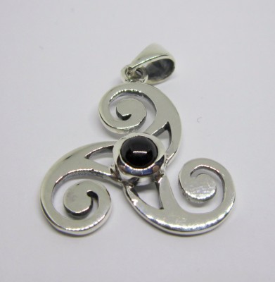 Silber-Anhänger Triskel mit Onyx