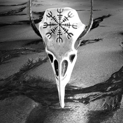 Anhänger Rabenschädel mit Wikinger-Symbol