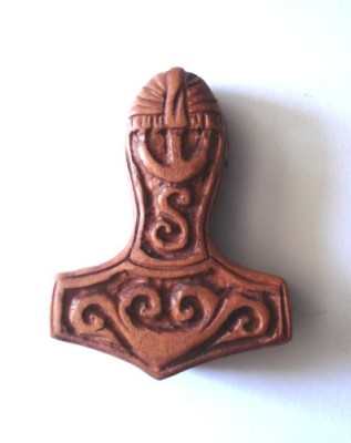 Anhänger Thors Hammer aus Holz