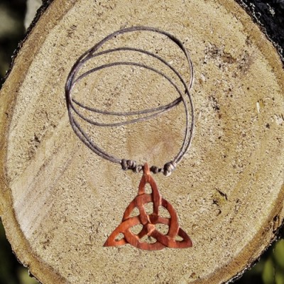 Triqueta (Triquetta, Triquetra) Collana in legno