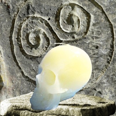 Figura candela per scopi magici - cranio candela natura