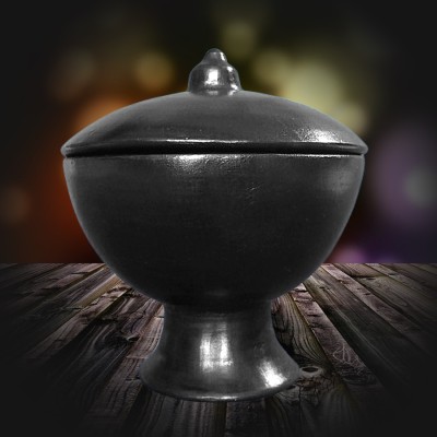Ancestor pot with lid made of ceramic