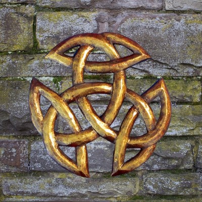 Triple knot, carved