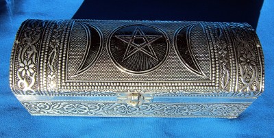 Truhe Pentagramm mit Triple Moon, Metall