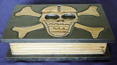 Box Totenkopf Buch