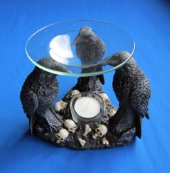 Aroma lamp, oil burner three ravens