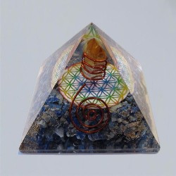 Orgonite Pyramide avec lapis lazuli et Fleur de Vie