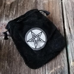 Samtbeutel schwarz mit Pentagramm