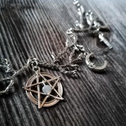 Wicca necklace with pentagram
