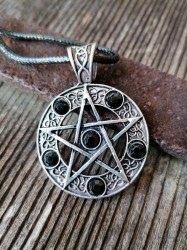 Pendant pentagram with black stones
