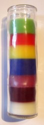 Durchgefärbte Kerze im Glas sieben Farben