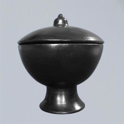 Ancestor pot with lid made of ceramic
