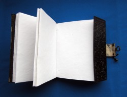 Libro delle Ombre Pentagramma nero con finiture in ottone