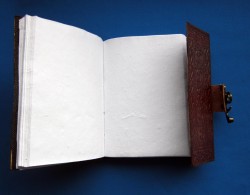 Libro delle Ombre Pentagramma con tripla luna e finiture in ottone