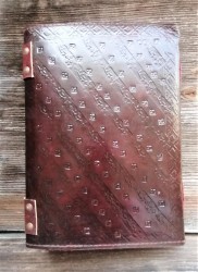 Livre des Ombres Pentacle Dragon avec couverture en cuir avec des raccords en laiton