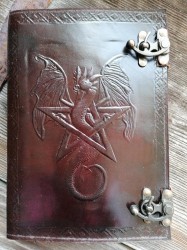 Livre des Ombres Pentacle Dragon avec couverture en cuir avec des raccords en laiton
