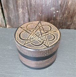 Box with rose pentagram