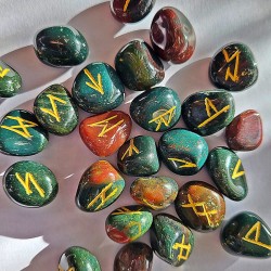 Set di rune in pietra di sangue (Eliotropio)